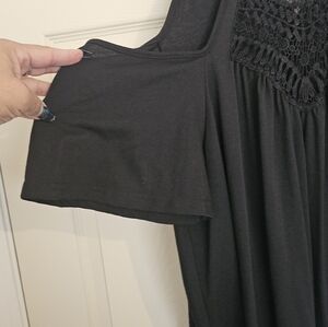 Black cold shoulder xl